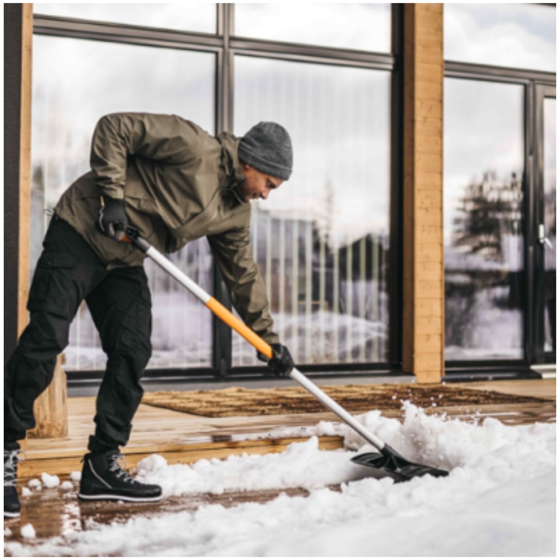 Лопата ролер для снігу Fiskars SnowXpert Roller X-series (1057179) — мініатюра 4