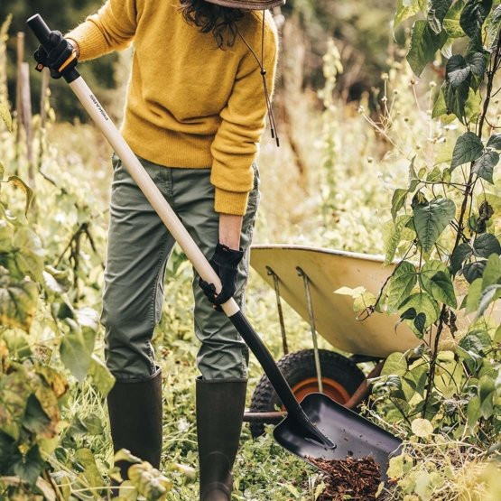 Лопата совкова з дерев'яною ручкою Fiskars Solid (1066724) — мініатюра 2